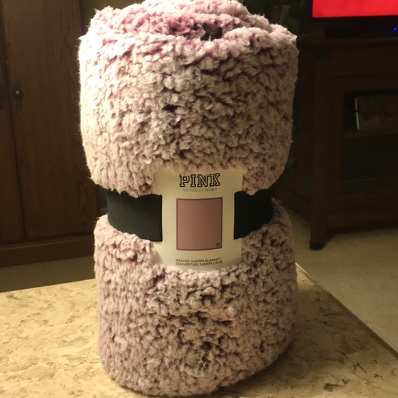 PINK Victoria's Secret Other - Victoria’s Secret Pink fleece throw